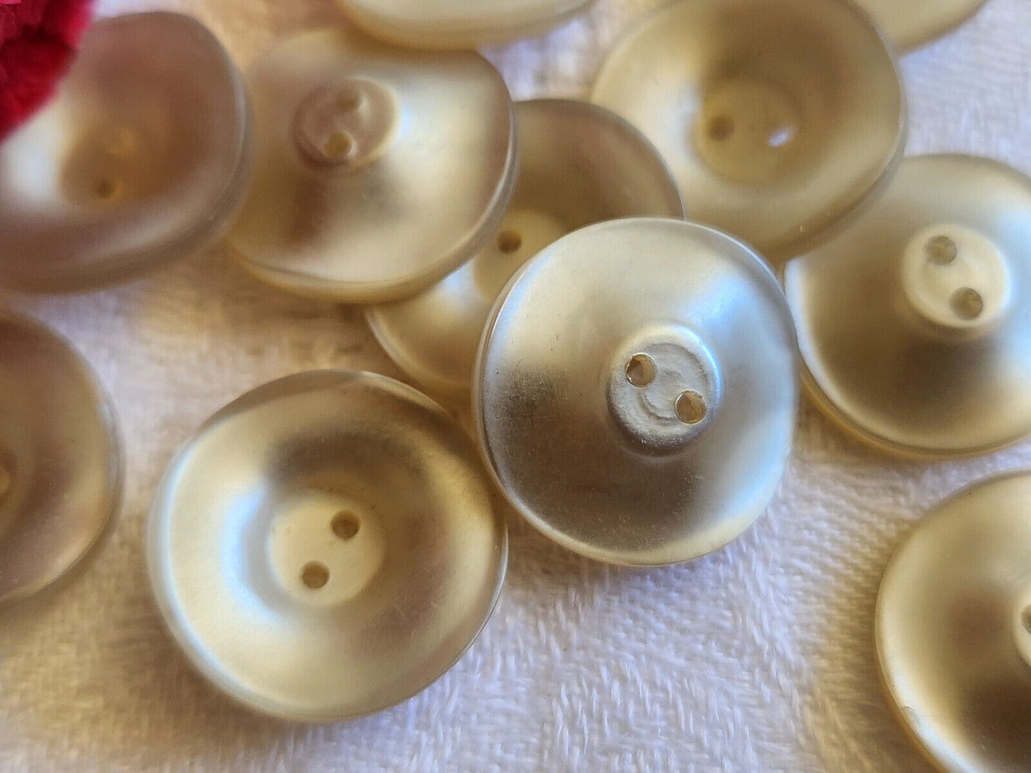 Lot 20 boutons vintage ondulé satiné crème beige trous 1,8 cm ref 1582