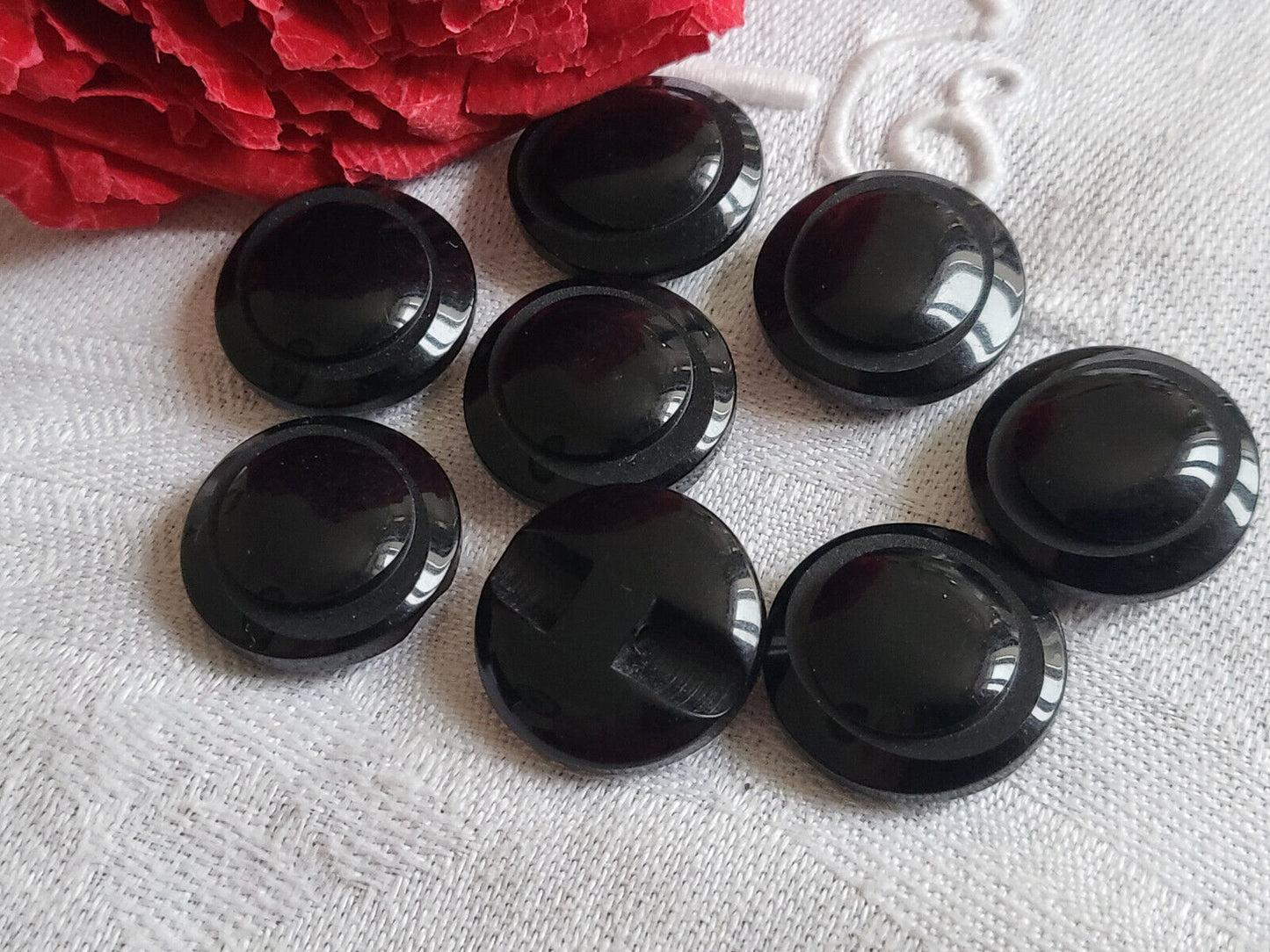 Lot 8 jolis boutons vintage noir élégant à pied 1,7 cm ref 3094