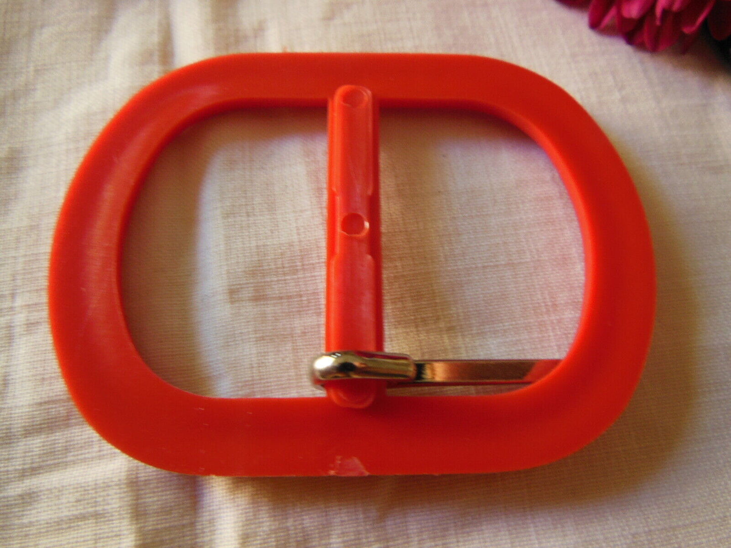 Boucle de ceinture vintage rouge mat ovale 4,2 sur 5,5 cm ME1