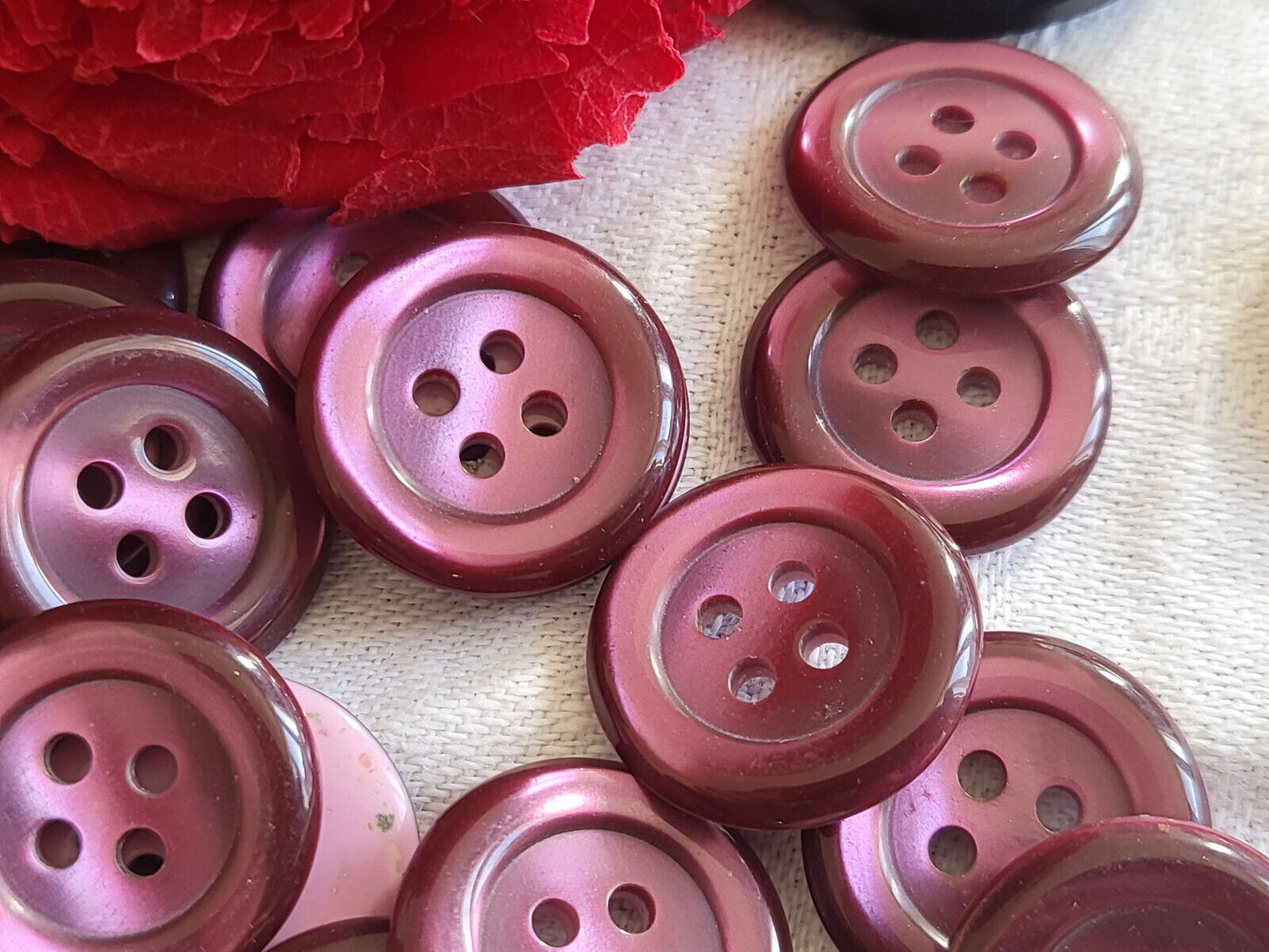 Lot 18 boutons vintage effet iminacre violet nacré 4 trous 1,8 cm ref 2665