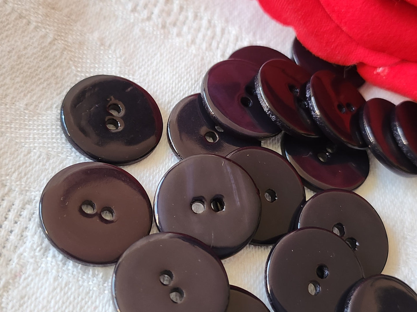 Lot 12 boutons vintage en nacre noir bleuté violet à trous 1,8 cm ref 2019