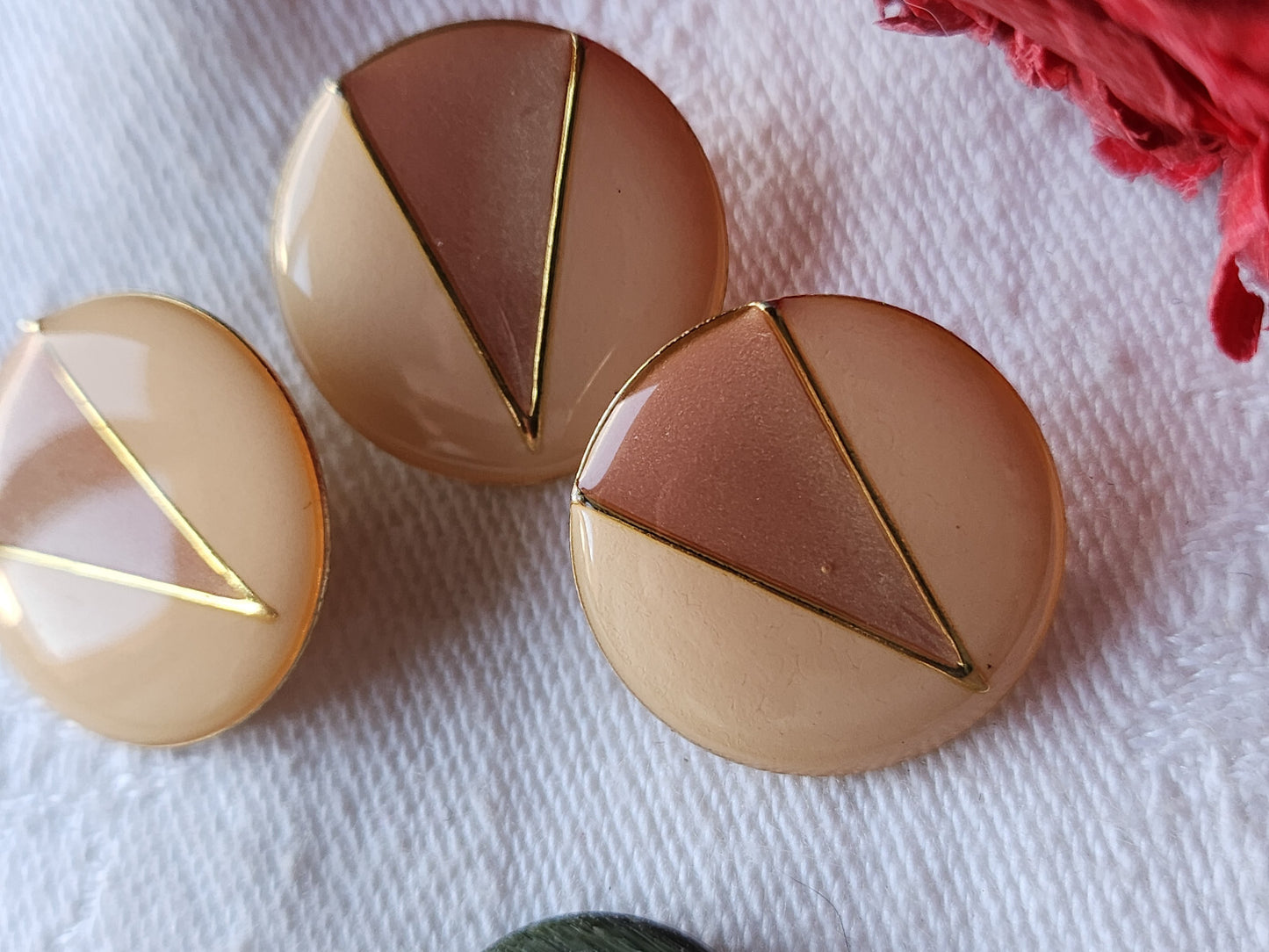 Trio boutons vintage en métal rose doré jolis 2 cm doré pied D9J