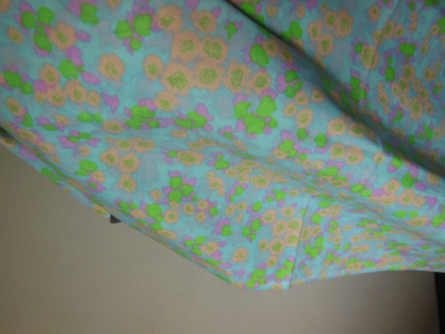 Ancien coupon tissu vintage bleu vert saumon fleur 1 m 90 sur 1 mètre B6