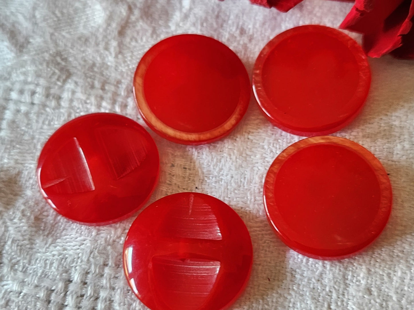 Lot 5 gros boutons vintage rouge bord nacré 2,6 cm pied ref 2981