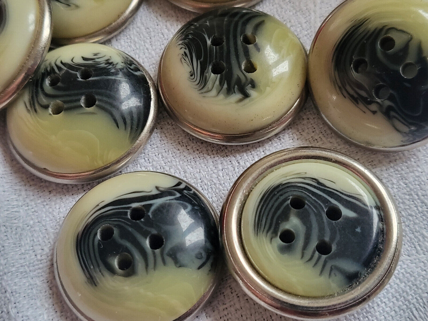 Lot 6 gros boutons vintage bombé veiné noir argenté 2,5 cm ref 772