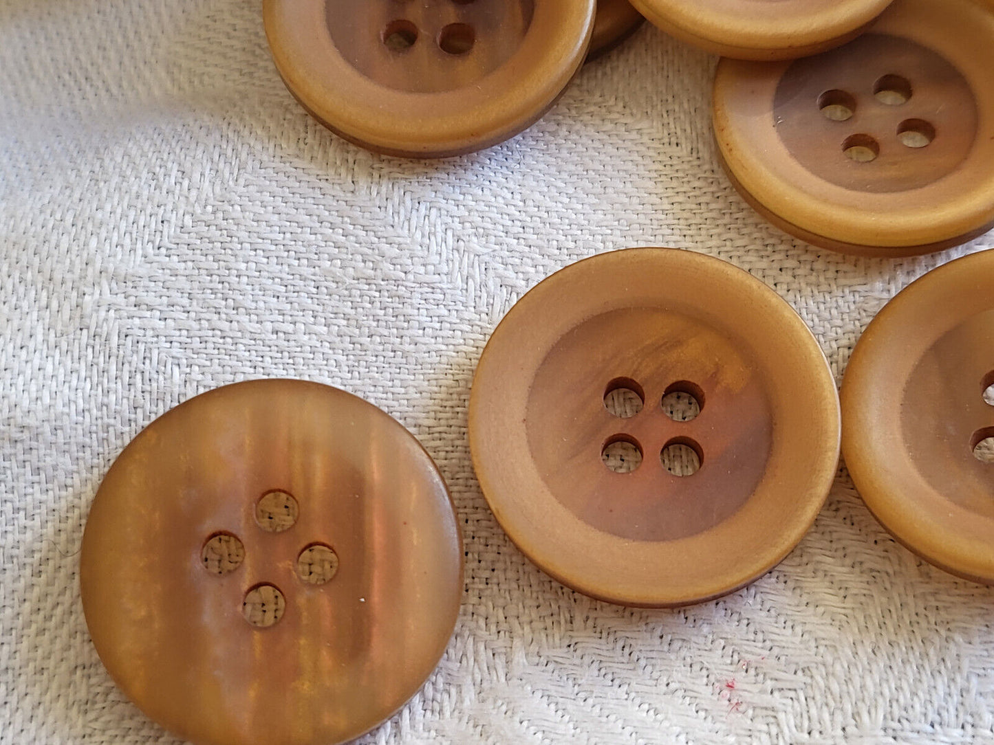 Lot 12 boutons vintage marron à trous deux tons 2,1 cm ref 2485