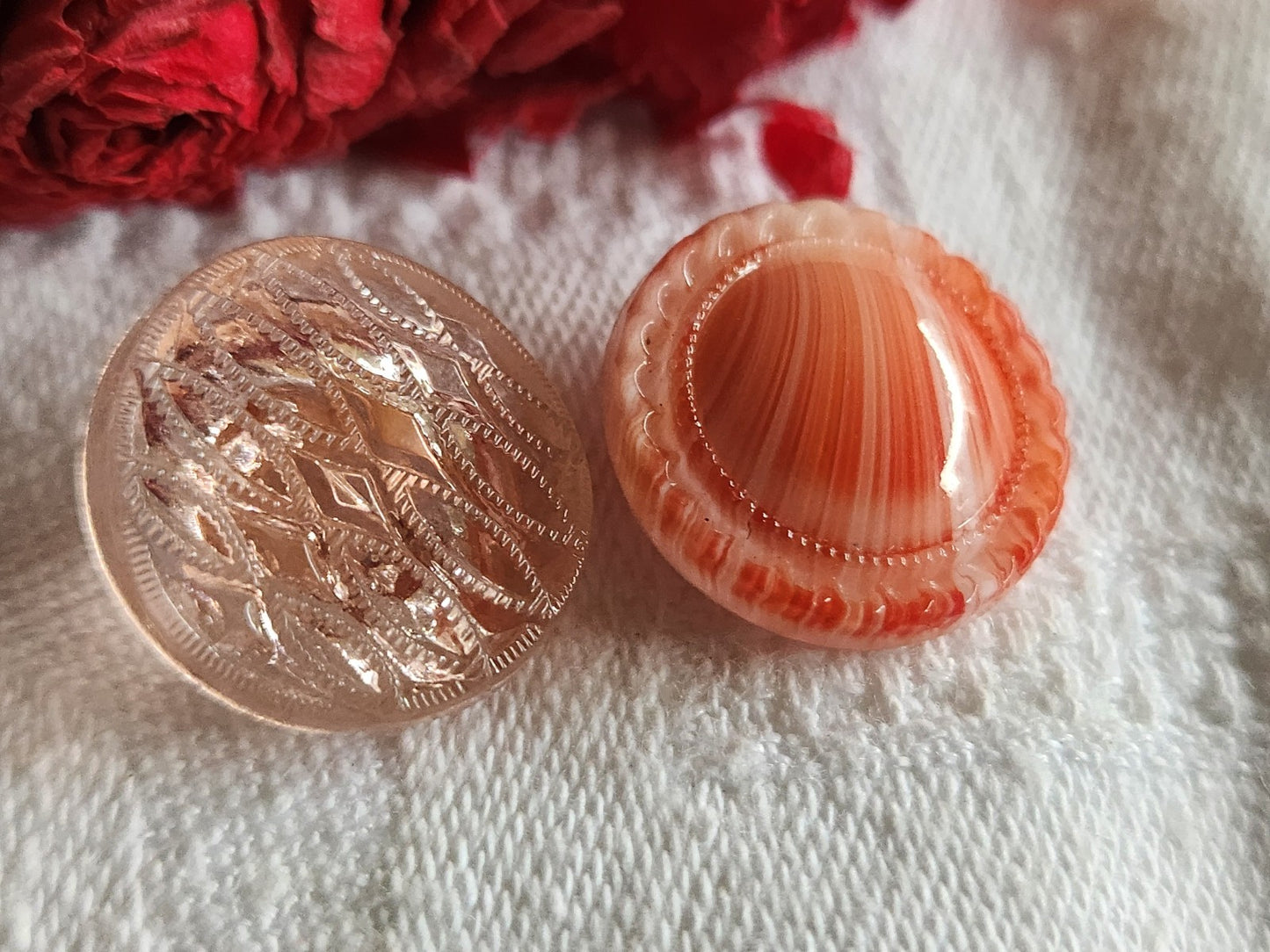 Duo boutons vintage en verre rose rouge blanc 1,7 et 1,8 cm G7S