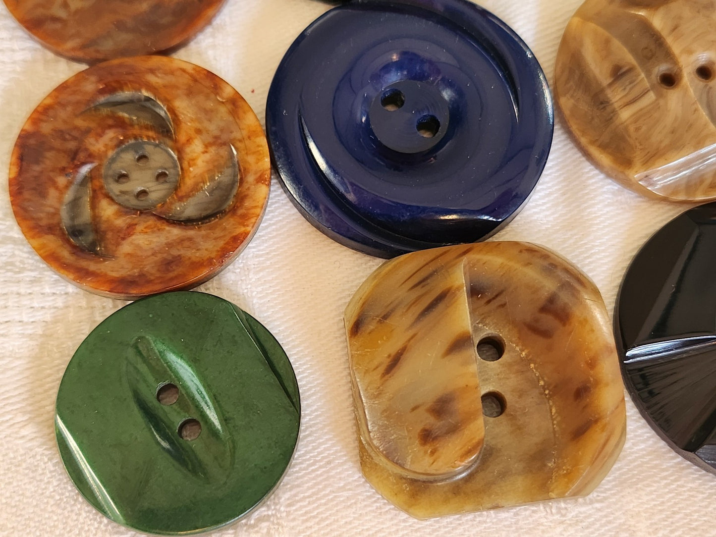 Lot 20 boutons anciens art deco bakelite plastique galalithe 2,7 à 3,5 cm T1