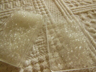 Lot environ 23 grammes de perles de rocaille transparente opaque mat n°77