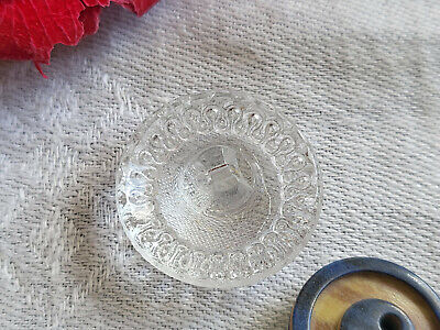 Gros bouton ancien en verre transparent fleur   à pied 2,2 cm G14G