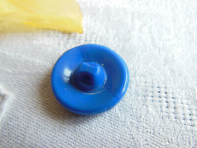 Bouton ancien en verre  bleu effet écaille ondulé 2,2 cm G13B