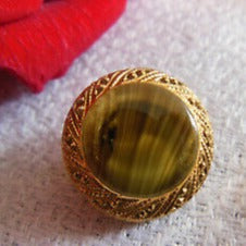 Bouton ancien en verre doré veiné vert marron à pied diamètre  1,7 cm G17A