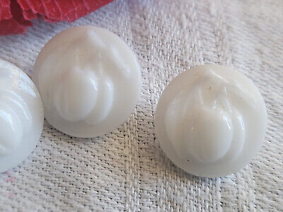 Lot 4 boutons anciens en verre blanc motif abricot collection  1,3 cm G9C