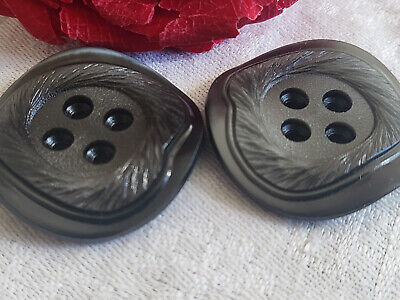 Duo gros boutons anciens gris texturé courbé vintage diamètre 3,3 cm  ref 2062