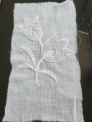 Broderie ancienne sur tissu hyper fin tulipe étamine récup incrustation B7-8