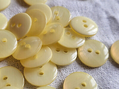 Lot 36 boutons vintage petits jaune mordoré  diamètre:1,4 cm ref 818
