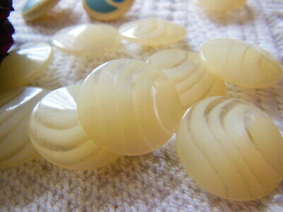 Lot 6 boutons vintage à pied  vague blanche transparent à pied  2, cm ref  3114