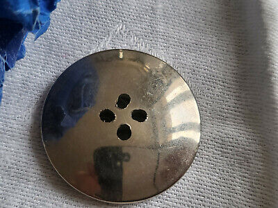 Bouton vintage pourtour métal argenté cœur en nacre  3,1 cm d13g