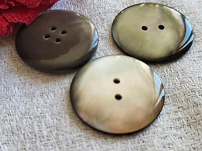 Trio boutons anciens en nacre grise beige vintage 2,5 à 2,7 cm G10D