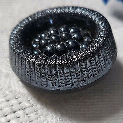 Bouton vintage en verre argenté foncé hématite haut coeur perlé 2,1  cm G8P