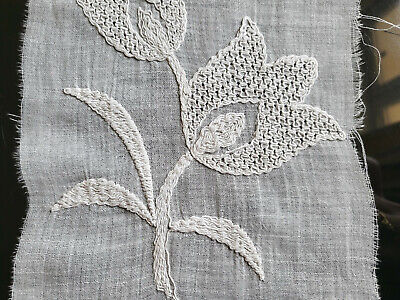 Broderie ancienne sur tissu hyper fin tulipe étamine récup incrustation B7-8