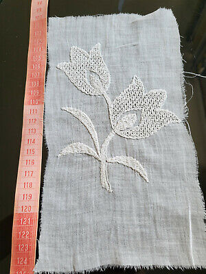 Broderie ancienne sur tissu hyper fin tulipe étamine récup incrustation B7-8