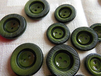 Lot 12 boutons vintage vert strié panaché  1,7 à 2,5 cm ref 4532