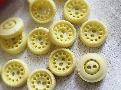 Lot 17 petits boutons jaune mat effet roue diamètre 1,3 cm ref 1011