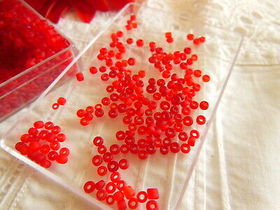 Lot environ 20 grammes de perles de rocaille rouge mat   n°98