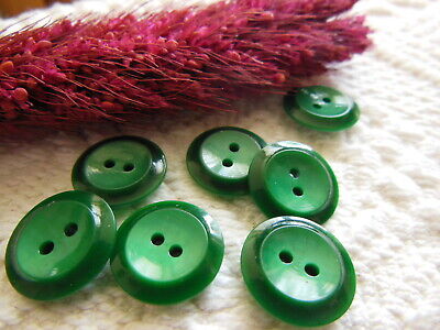 Lot 6 petits boutons vintage vert diamètre 1,3 cm ref 437