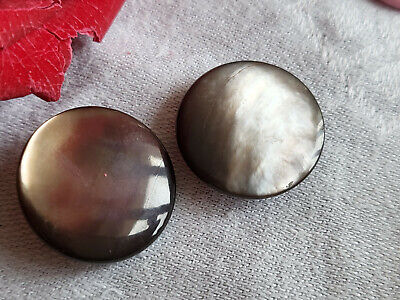 Duo boutons anciens en nacre marron à pied 2 cm G7F