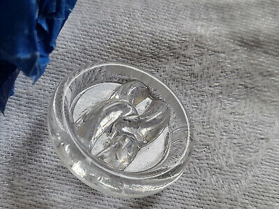 Epais bouton ancien en verre transparent motif relief gros 2,6 cm D13J