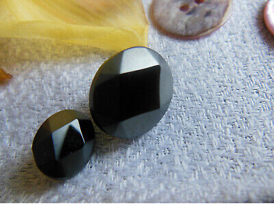 Duo boutons anciens en verre noir gris facette 0,9 / 1,1 et 1,6 /1,3  G13A