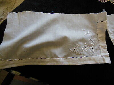Dentelle ancienne bas jupon fendue broderie  64 cm incrustation appli T3-18