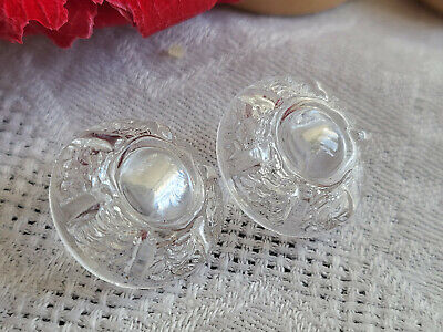 Duo boutons anciens en verre transparent motif en relief à pied 1,7  cm G14O