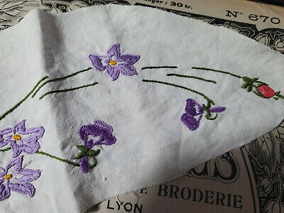 Longue broderie ancienne sur lin fleur 29 cm pour appli récup incrustation T4-27