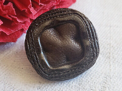 Bouton vintage en résine coeur en cuir marron diamètre  2,5 cm  D12G