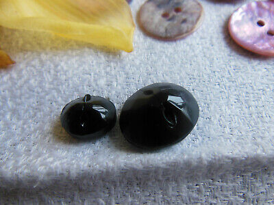 Duo boutons anciens en verre noir gris facette 0,9 / 1,1 et 1,6 /1,3  G13A