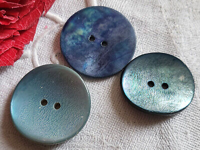 Trio jolis boutons anciens en nacre bleu originaux vintage 2,5 à 2,7 cm G18F