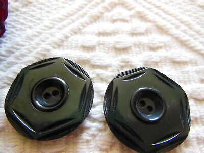 Duo boutons anciens en corozo collection vert motif ciselé  2,7 cm D14B
