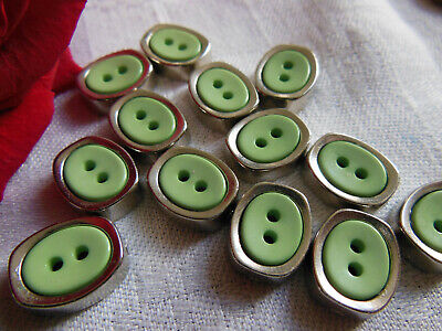 Lot 12 petits boutons vintage vert  alliage argenté 1,1 sur 1,3 cm ref 4390