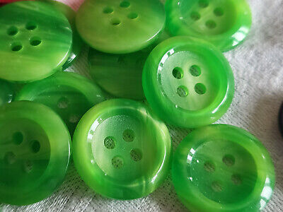 Lot 15 Boutons vintage camaieu vert  2 trous diamètre 2,1  cm ref 1161