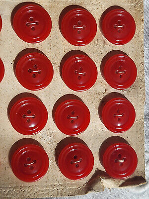 Plaque 24 boutons anciens rouge 4 trous  diamètre 1,7  cm T18