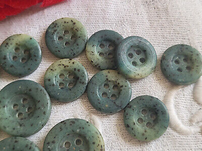 Panaché lot 13  boutons vintage vert moucheté mm modele 1,4 et 1,7 cm ref 881