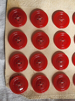 Plaque 24 boutons anciens rouge 4 trous  diamètre 1,7  cm T18