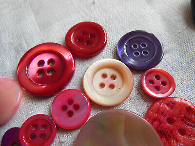 Panaché lot 18 boutons vintage en nacre rose et violet 1,1 à 2,6 cm ref 720