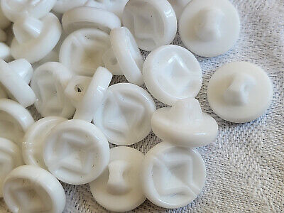 Lot 10 boutons anciens en verre blanc a strasser perler ou tel que ref 2621