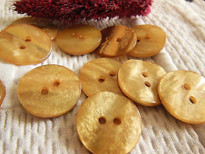 lot 15 boutons jaune effet nacré coeur imitation nacre diamètre: 1,9 cm Ref 763