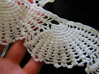 Dentelle ancienne  pourtour napperon crochet blanc  T2-34