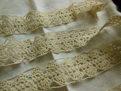 Dentelle  ancienne au crochet bas jupon 2 mètres 45 sur3,5 cm  T2-19